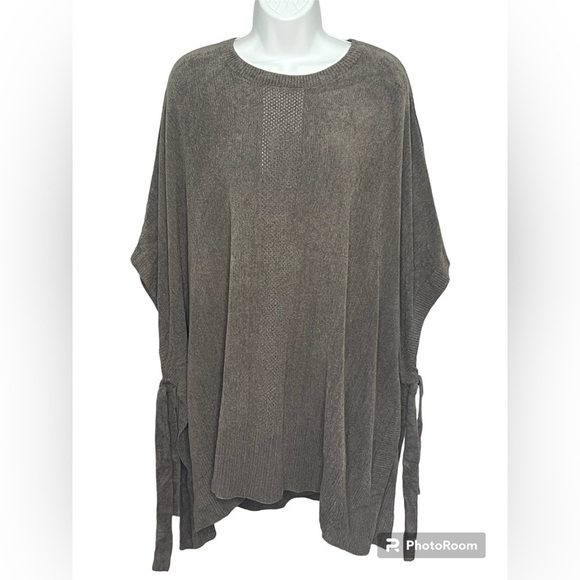 NWT Barefoot Dreams hi-low side-tie grey poncho Olive Branch size small medium - Picture 5 of 10